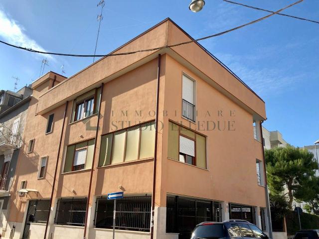 VIA CAPITANO MICHELE MILANO 44 5 vani 170mq