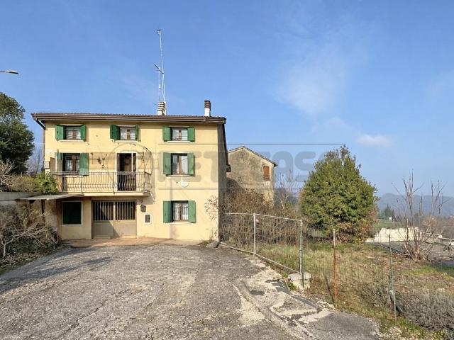 Via Capitello 58 5 vani 161mq