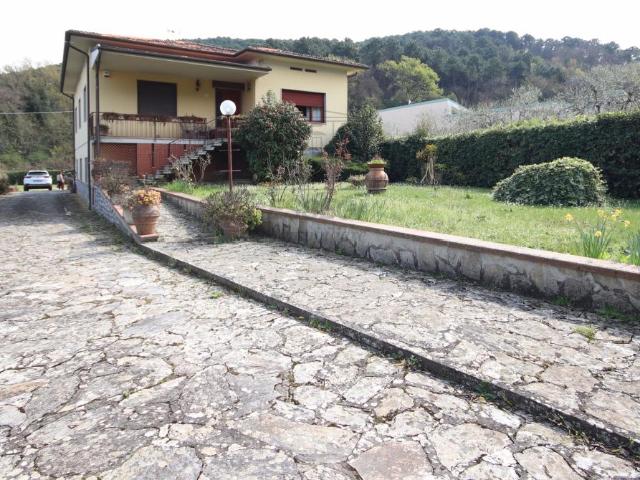 Via Capo di Vico 3A 10 vani 260mq