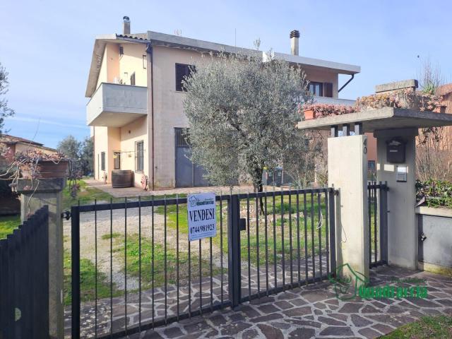 Via Carlo Alberto 6 vani 117mq