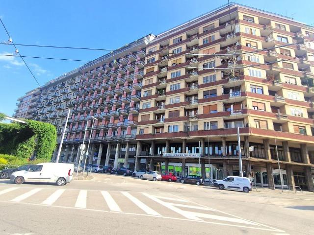 Via Carlo Del Balzo 55 quadrilocale 140mq