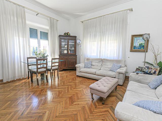 Via Carlo e Nello Rosselli 13 7 vani 125mq