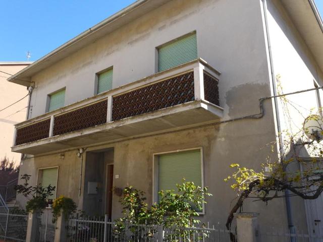 Via Carlo Pisacane 24 13 vani 220mq