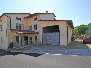 Via Carlassara 35 5 vani 186mq