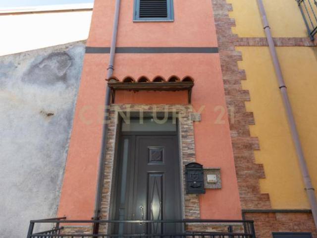 Via Carnazza 1 trilocale 80mq