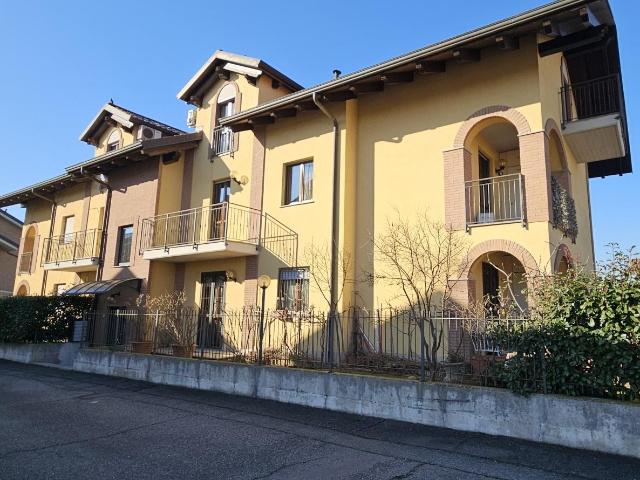 VIA CASALE. 40 5 vani 139mq