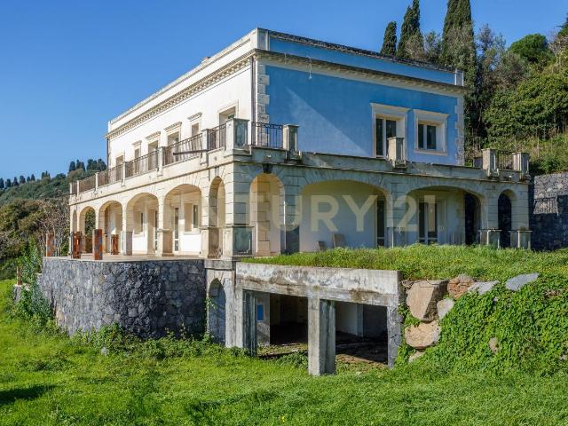Via Casalrosato 19 12 vani 750mq