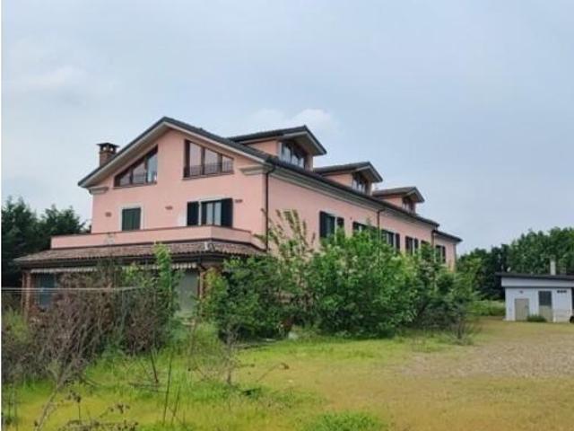 Via Castelceriolo 1 30 vani 730mq