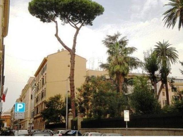 Via Castelfidardo 5 vani 85mq