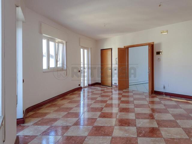 Via Castello 24 7 vani 150mq