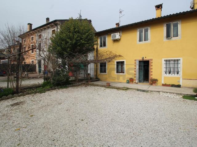Via Castello 43 5 vani 207mq