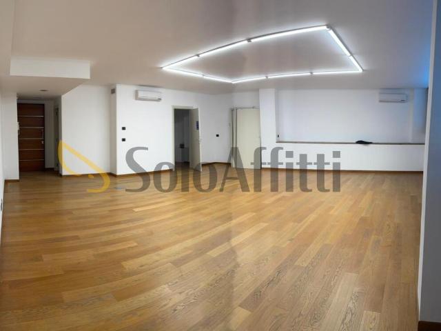 Via Cetteo Ciglia 7 vani 240mq