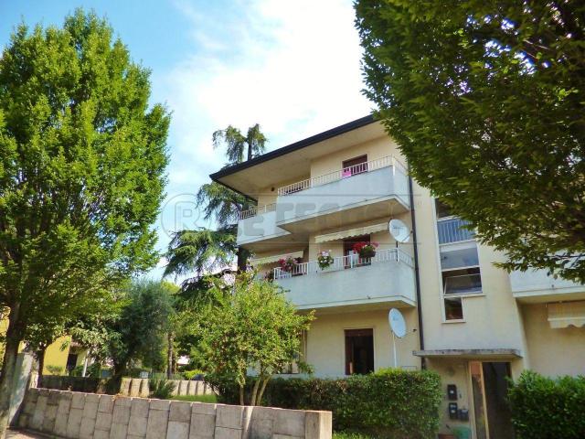 Via G. Cederle 1 6 vani 98mq