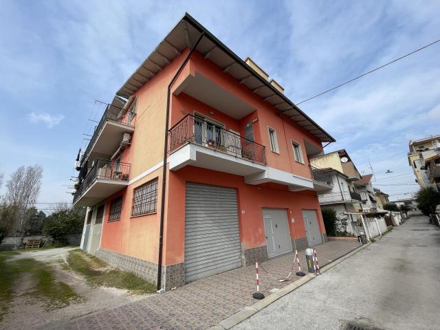 Via Celano 24 5 vani 83mq