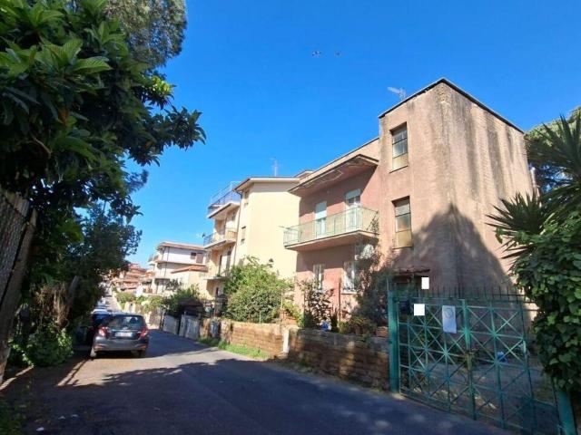 Via Cerda 6 vani 240mq