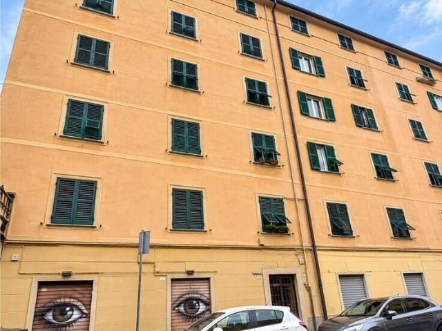 Via Certosa 11/3 5 vani 81mq