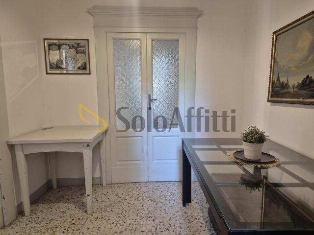 Via Cesare Battisti 5 vani 94mq