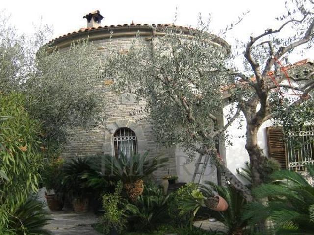 via ciabauda 8 vani 230mq