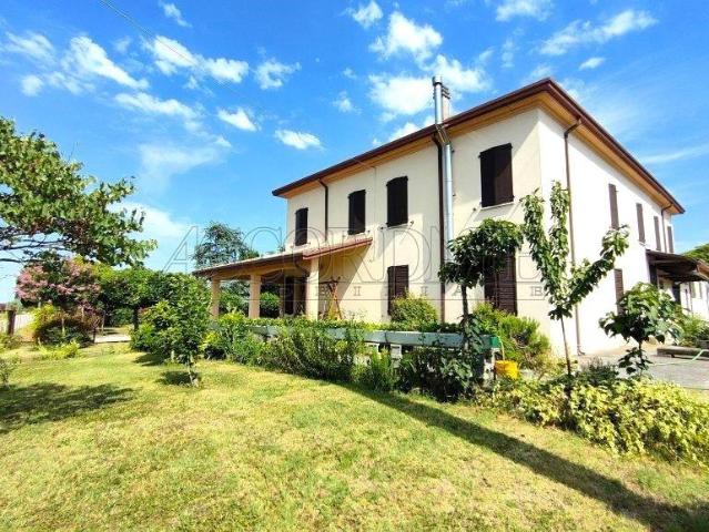 Via Croce 796 13 vani 500mq
