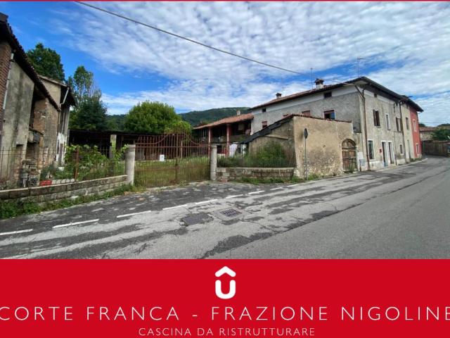 Via Crocefisso 14C 25 vani 1260mq