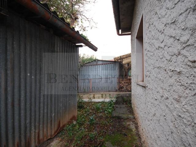Via Crociale 7 vani 140mq