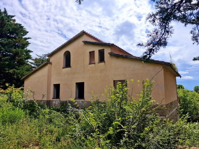 via cucicchi 10 vani 250mq