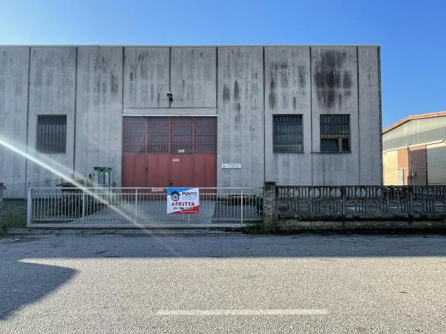 Via Amendola 4 monolocale 380mq