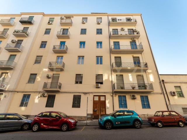 Via Ammiraglio Toscano 5 6 vani 159mq