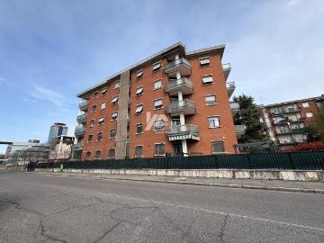 Via Antonio Bianchi 48 quadrilocale 143mq