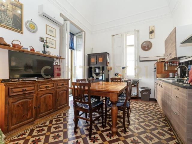 Via Antonio Santangelo Fulci 83 6 vani 155mq