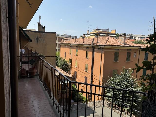 Via Andrea Costa COSTA SARAGOZZA / SARAGOZZA quadrilocale 100mq