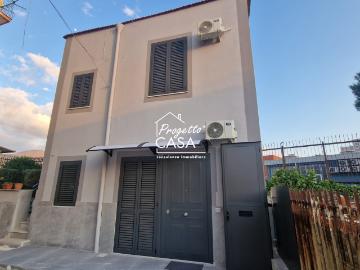 Via Angelo Camillo De Meis