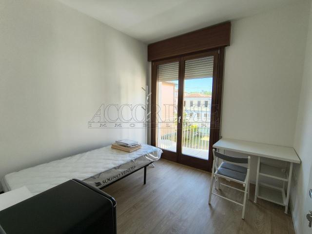 Via Annibale da Bassano 39 5 vani 10mq
