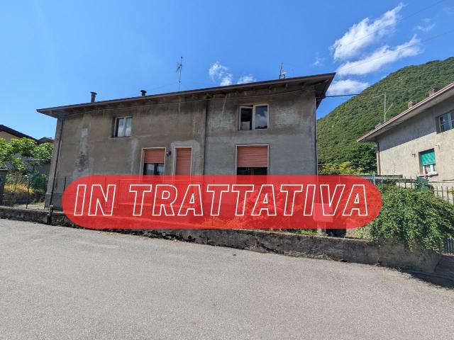 VIA ABBIO 27 8 vani 250mq