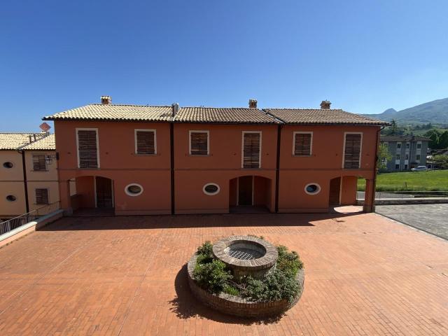 Via Aia Marcucci 15 8 vani 202mq