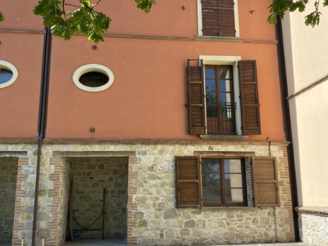 Via Aia Marcucci 11 8 vani 202mq