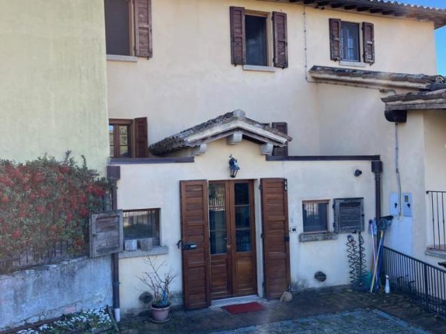 Via Aia Marcucci 5 vani 96mq