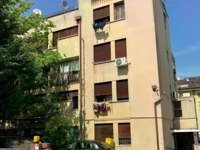 via altichieri da zevio 61 trilocale 36mq