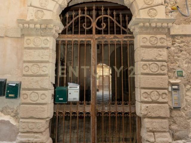 via alagona 68 monolocale 65mq