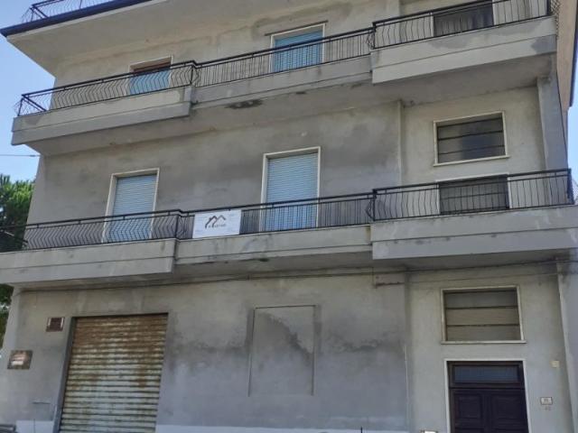 Via Alcide De Gasperi 16 7 vani 150mq