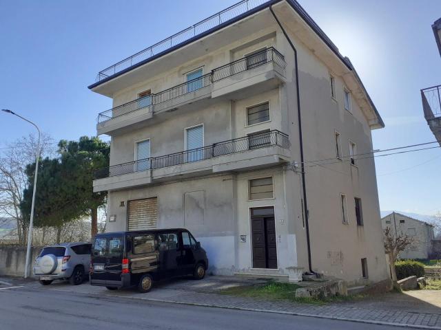 Via Alcide De Gasperi 16 7 vani 135mq