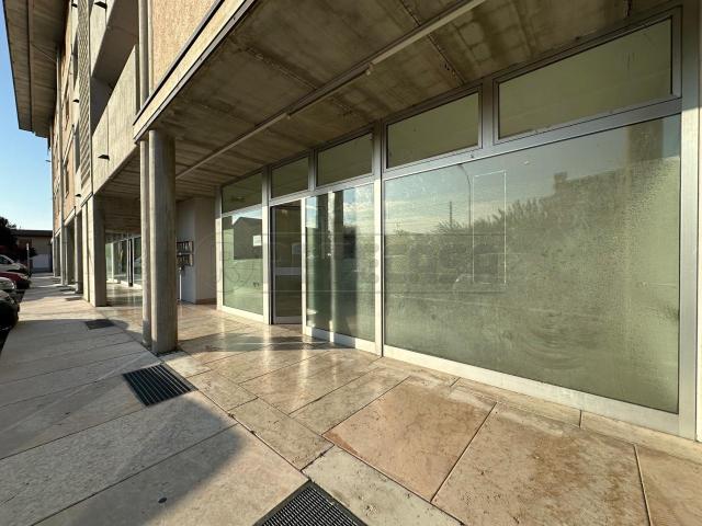 Via Aldo Moro 5 monolocale 135mq