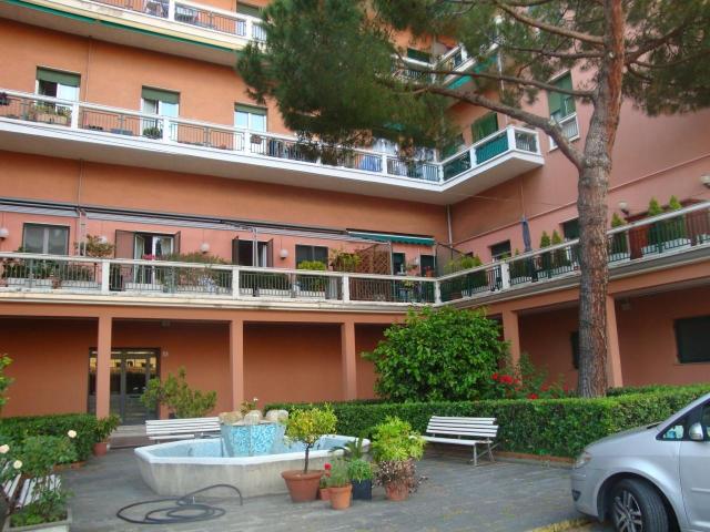 Via all´Asilo Davide e Delfina Garbarino 2 16 vani 160mq