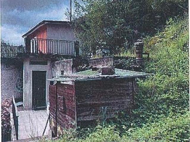 Via alla Chiesa di Geminiano 31 33 9 vani 237mq