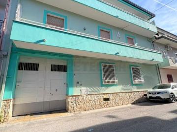 Via Archimede 25 trilocale 85mq