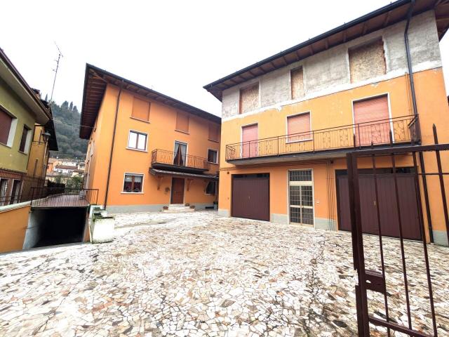 Via Ardiccio 18 16 vani 637mq