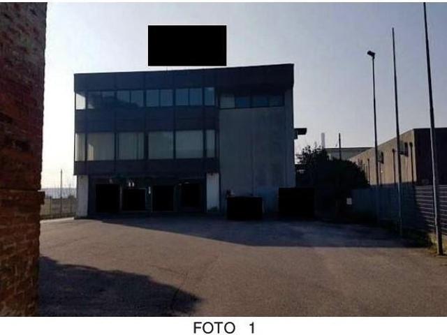 via atheste 40 10 vani 2170mq
