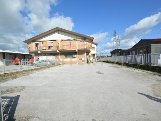 Via Aurelia Nord 181 8 vani 248mq