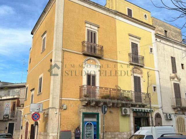 Via Avvocato Nicola Bavaro 2 5 vani 226mq
