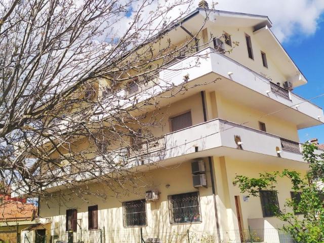 Via B. Croce 16 quadrilocale 96mq